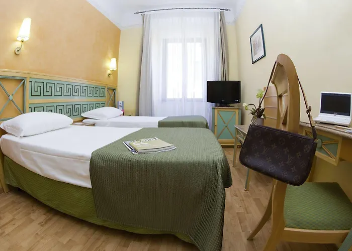 Отель Exe Domus Aurea 3*